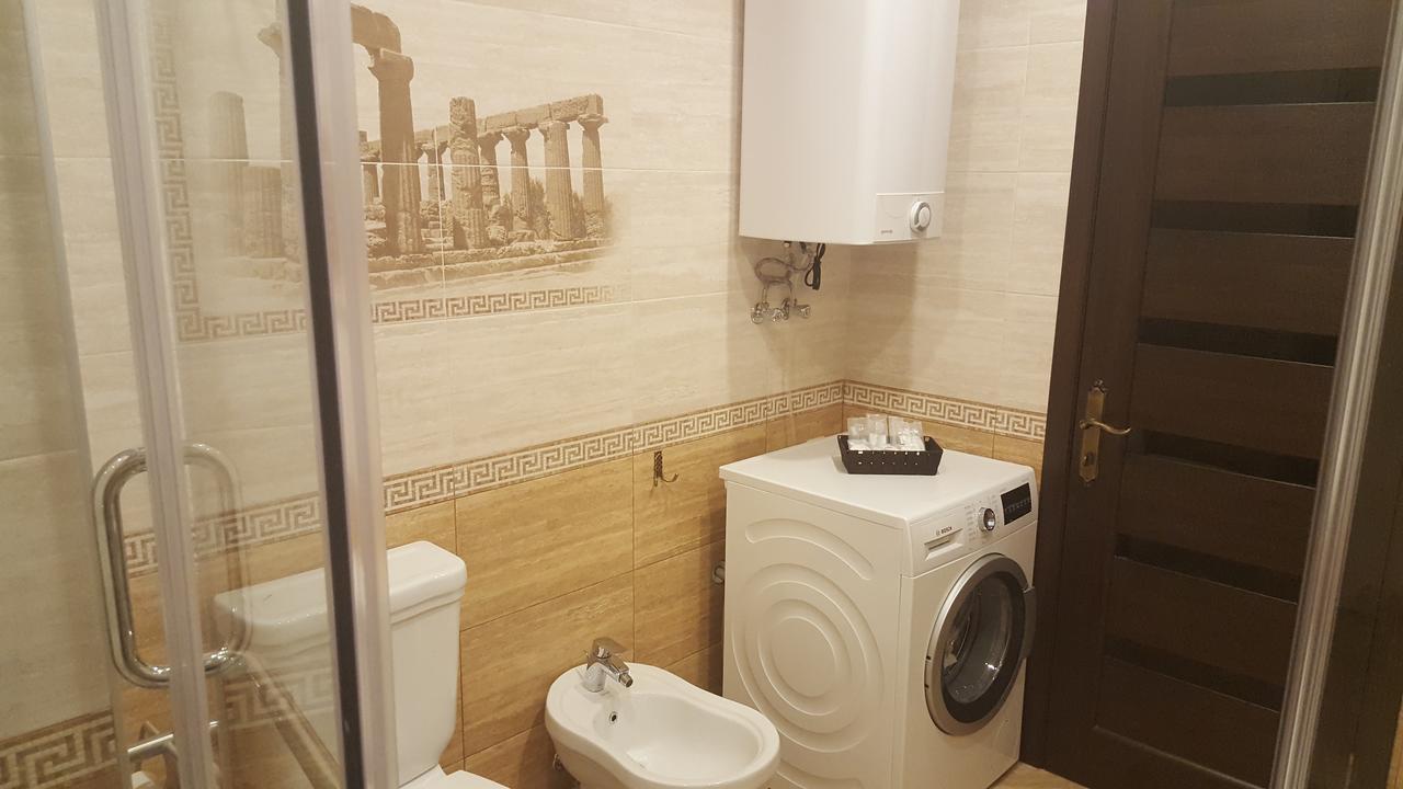 Mimino Apartment Deluxe First Line Батуми Екстериор снимка