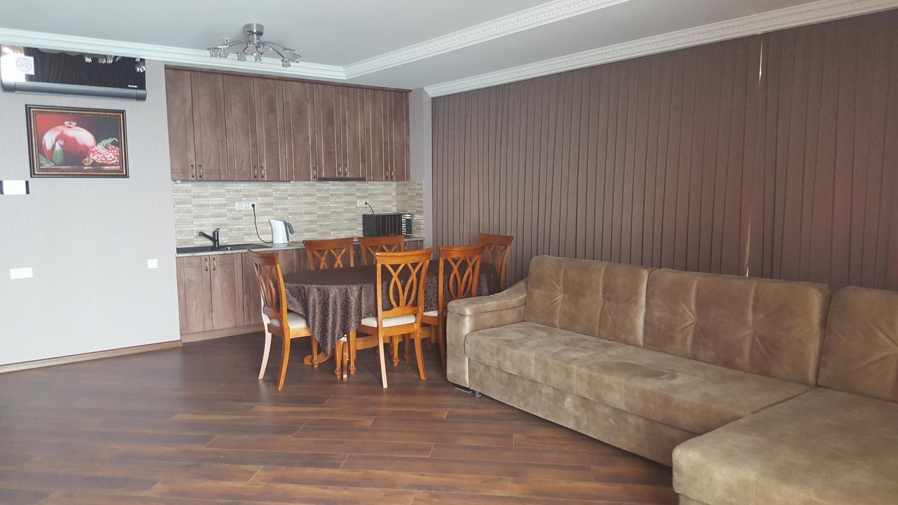 Mimino Apartment Deluxe First Line Батуми Екстериор снимка