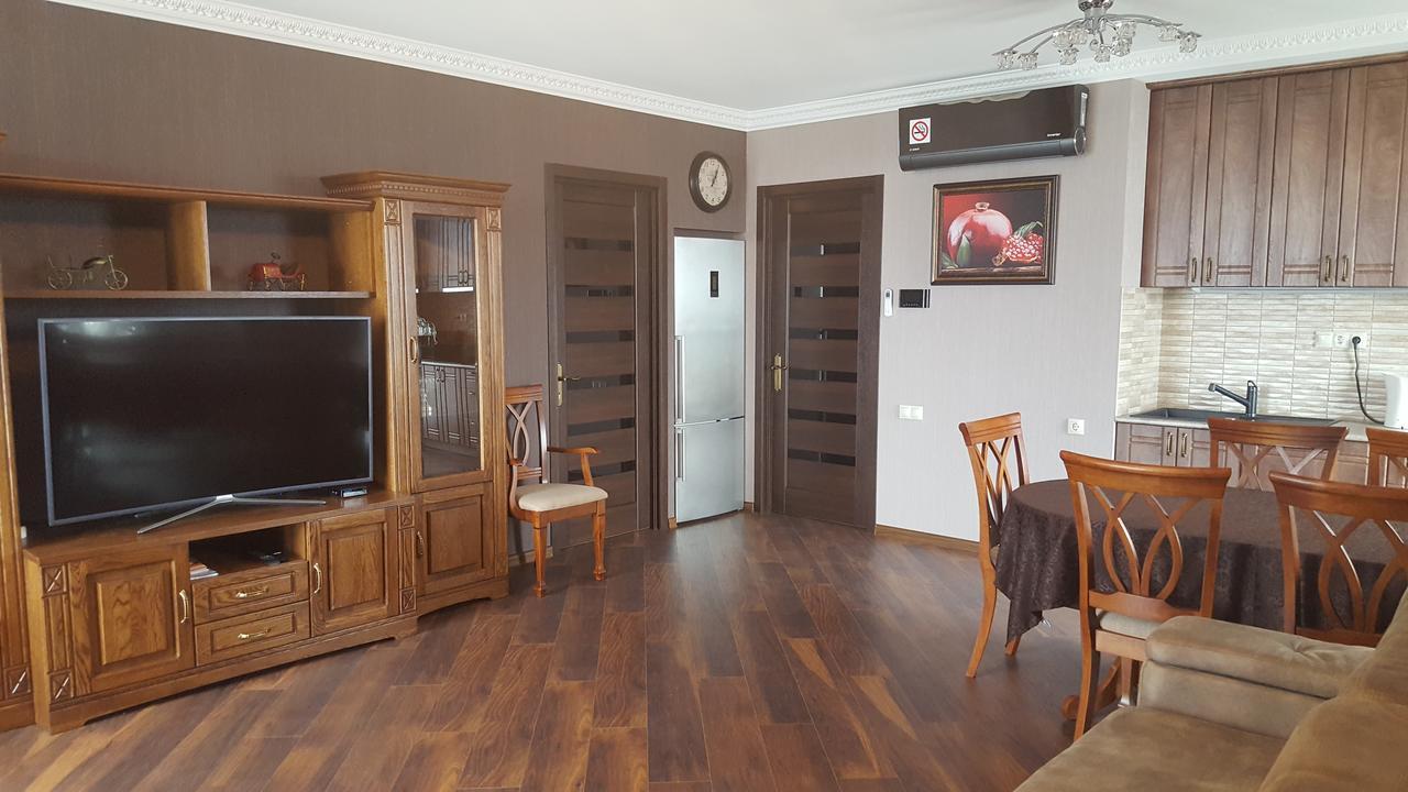 Mimino Apartment Deluxe First Line Батуми Екстериор снимка